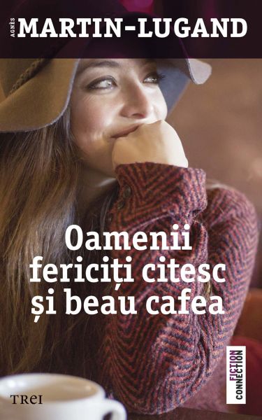 Oamenii fericiți citesc și beau cafea
