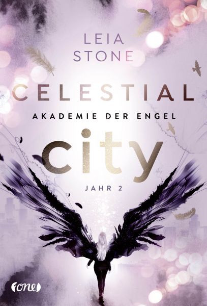 Cover Leia Stone: Celestial City - Akademie der Engel. Abgebildet ist die dunkle Shilouette einer Frau von hinten, mit langen, hellen Haaren und großen Engelsflügeln. Die Flügel sind gespreizt und die Spitzen der Flügel sind nach oben gerichtet.