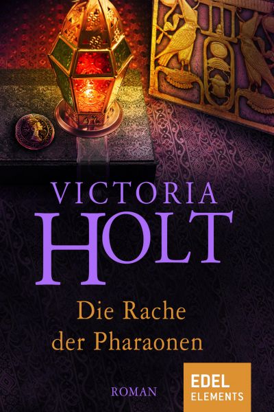 Cover Victoria Holt: Die Racher der Pharaonen. Das Cover zeigt eine Tafel voller ägyptischer Hieroglyphen und eine Münze mit dem Profil von Königin Nofretete, die von einer Kerze beleuchtet werden.